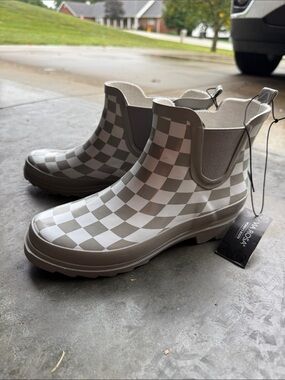 Women’s Checkerboard Rain Boots - Gray/White Chelsea Style